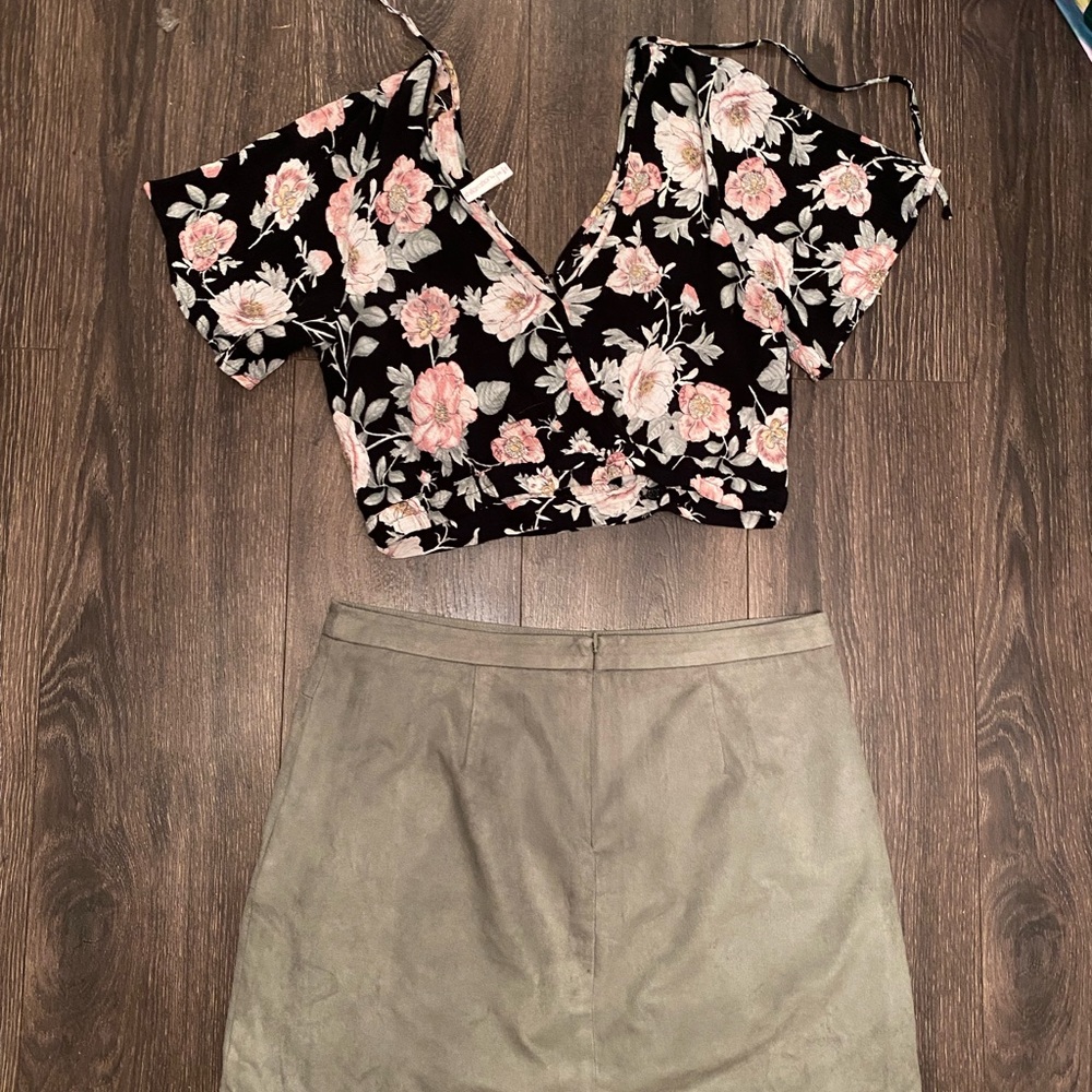 Floral blouse - Picture 2 of 4